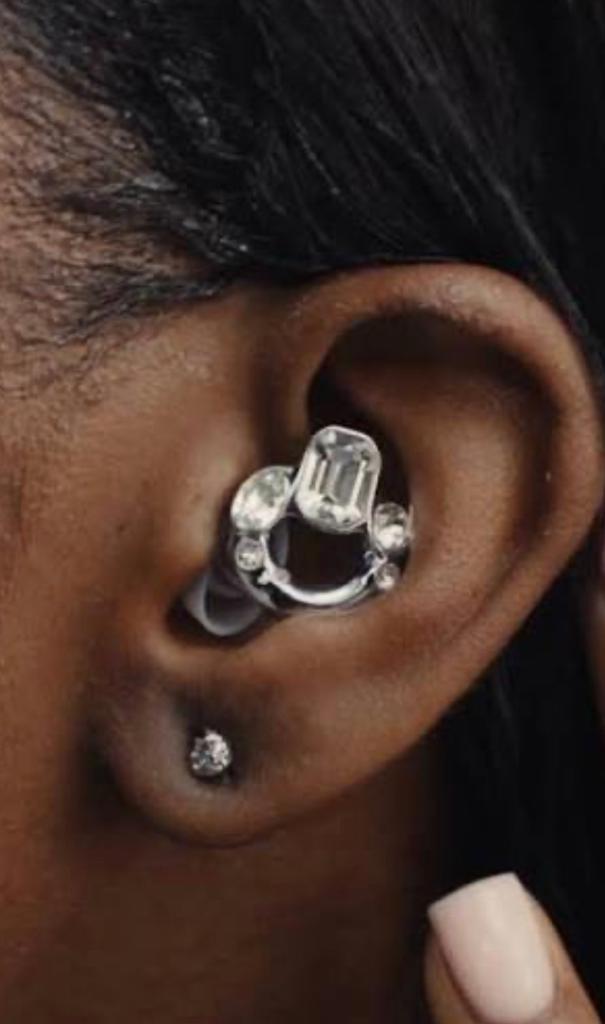 Gezocht: Swarovski x Loop earplugs, Ophalen of Verzenden, Nieuw