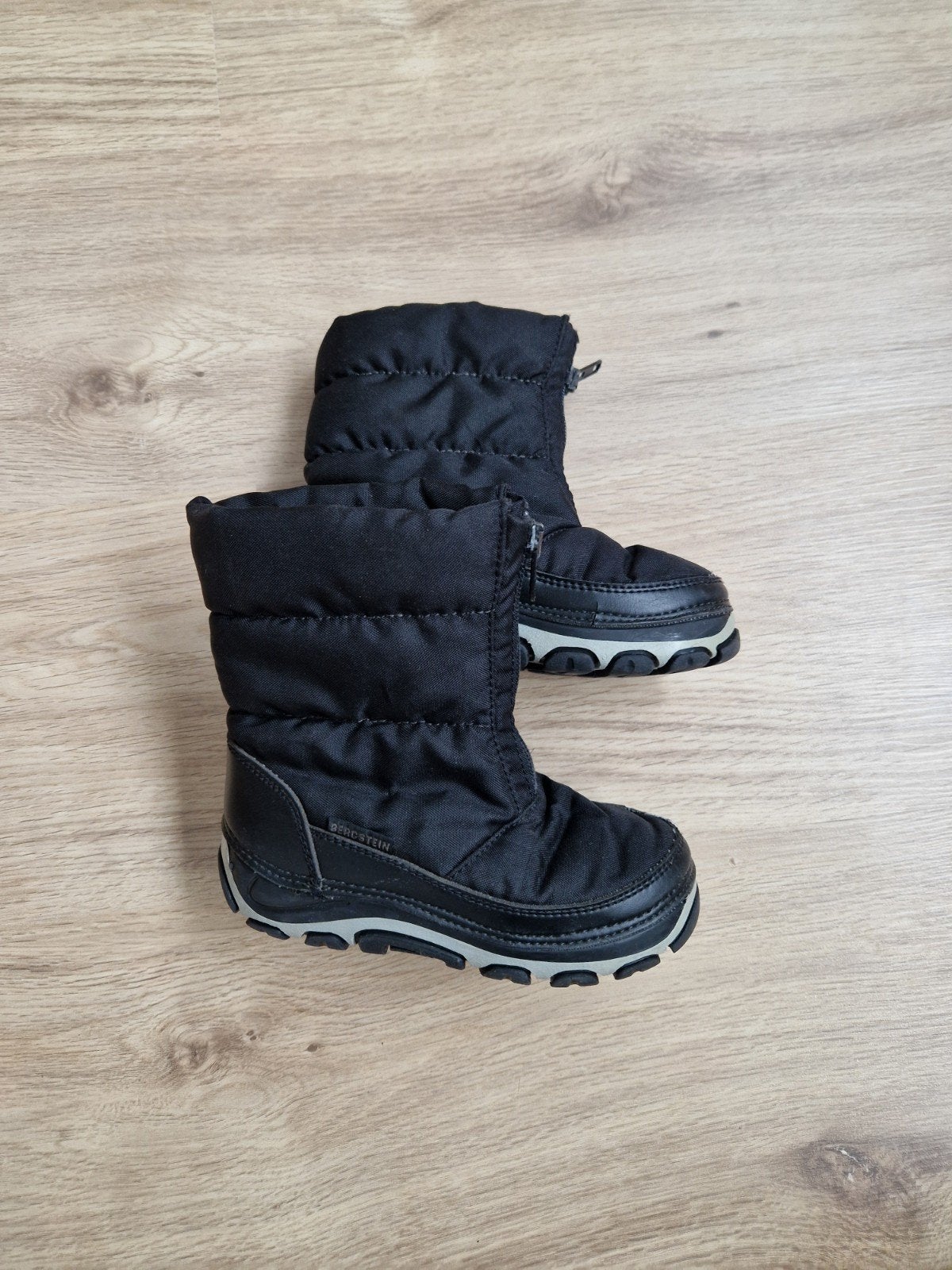 Snowboots bergstein mt 25/26, Kinderen en Baby's, Ophalen of Verzenden, Gebruikt, Jongen of Meisje, Laarzen