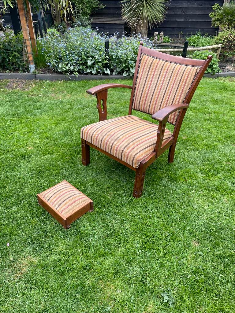 Prachtige oude houten fauteuil met voetenbankje, Ophalen, Gebruikt, 75 tot 100 cm, Retro, antiek, landelijk