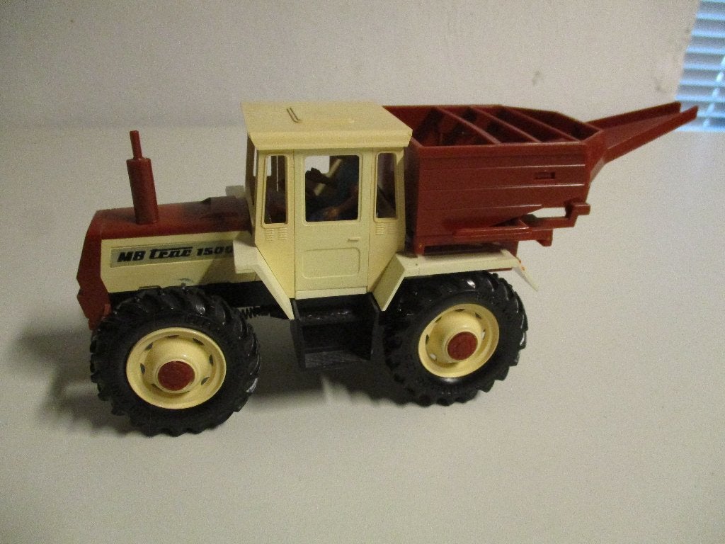 Britains MB trac 1500 met zaadbak, Ophalen of Verzenden, Zo goed als nieuw, Tractor of Landbouw, Britains