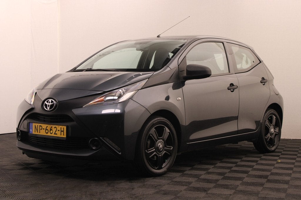 Toyota Aygo 1.0 VVT-i x-fun (bj 2017), Auto's, Toyota, Voorwielaandrijving, Stof, 4 stoelen, Origineel Nederlands