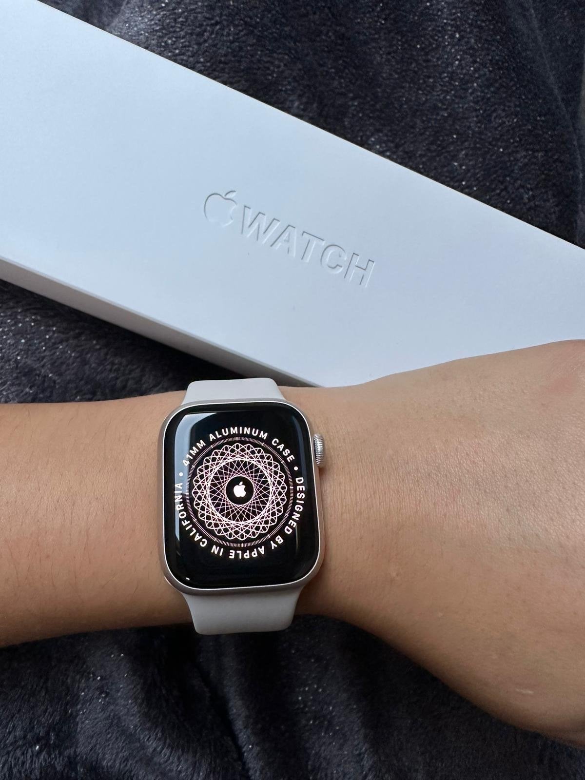 Apple Watch Series 8 (41mm) Starlight met extra bandjes, Ophalen, Hartslag, IOS, Zo goed als nieuw