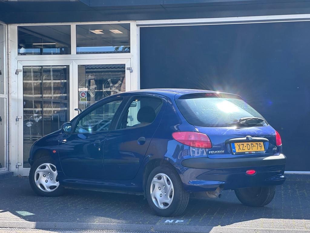 Peugeot 206 1.4 XT 5-DEURS / ELEKT RAMEN / NAP, 31 €/maand, 4 cilinders, Blauw, Origineel Nederlands