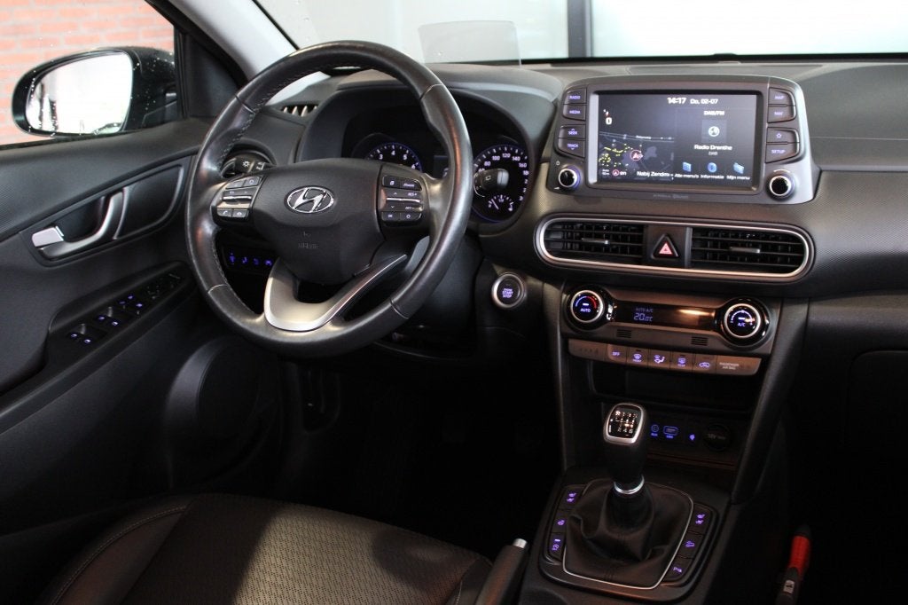 Hyundai KONA 1.0 T-GDI Premium | Trekhaak | Leder | HUD | Na, Auto's, Voorwielaandrijving, Stof, Gebruikt, Automatische klimaatregeling