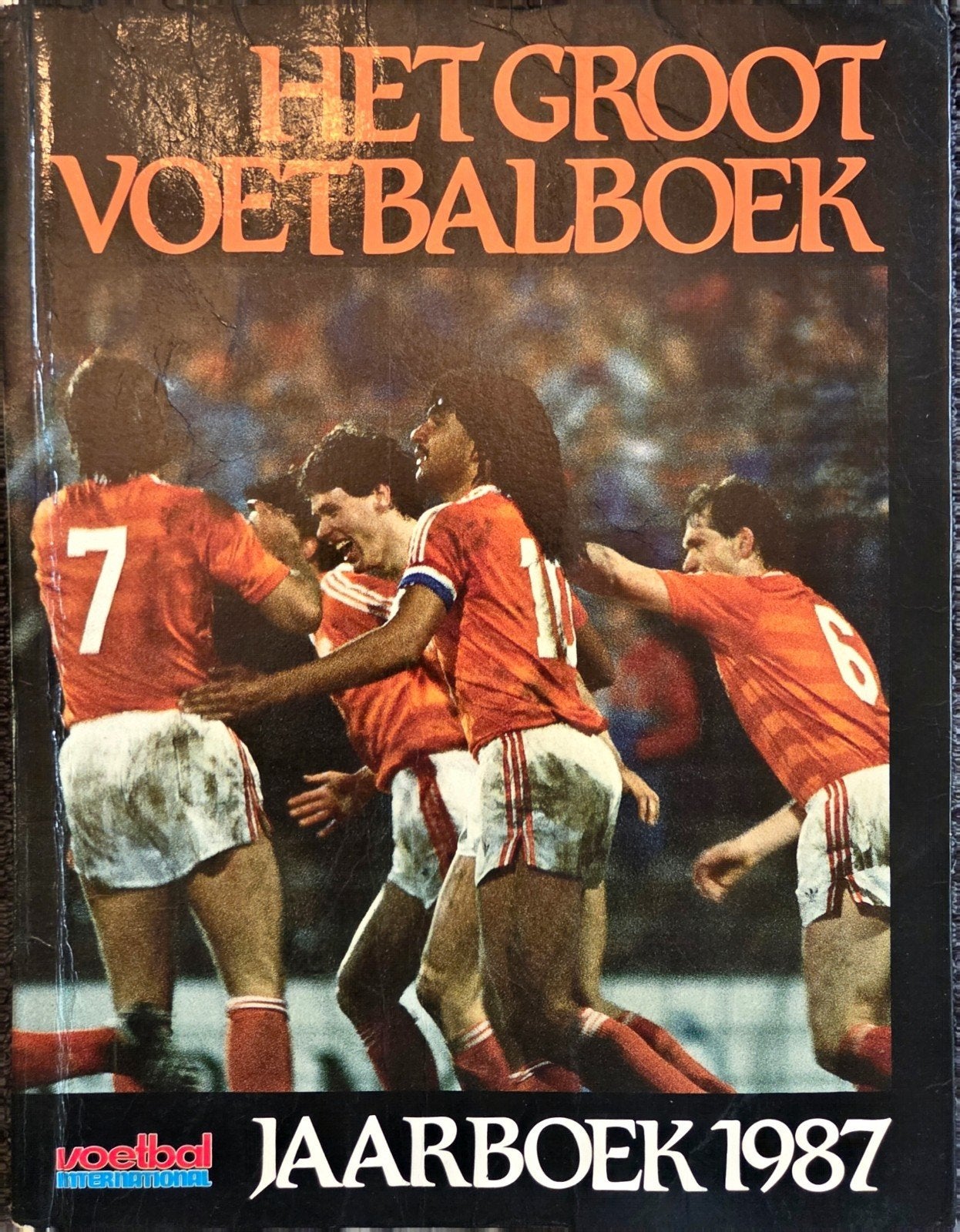 Het Groot Voetbalboek Jaarboek 1987 - Goede Staat, Boeken, Sportboeken, Ophalen of Verzenden, Gelezen, Balsport