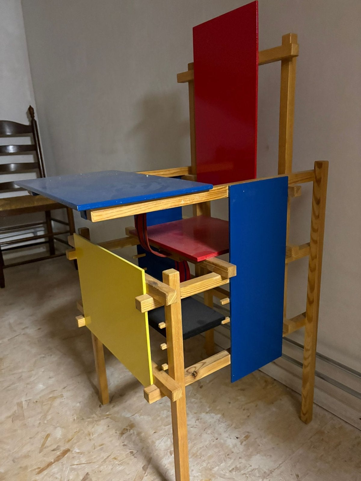 Zelfgemaakte meegroeistoel rietveld, Ophalen, Zo goed als nieuw, Meegroeistoel