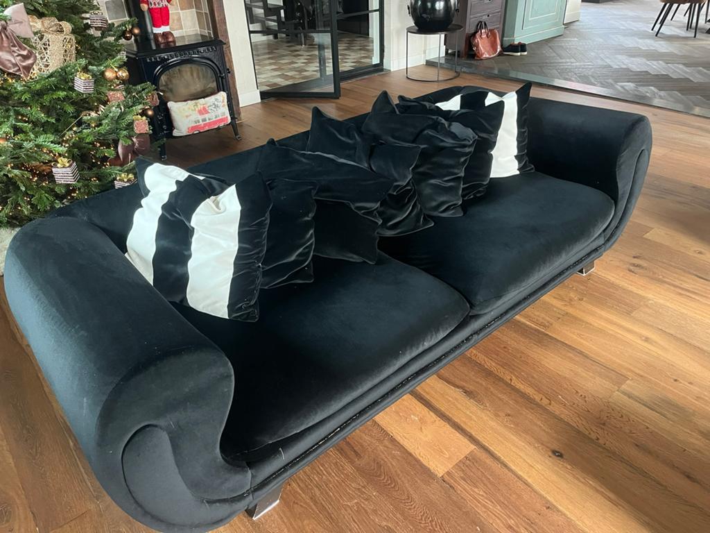 Zwarte bank 250 cm lang, gratis af te halen, Huis en Inrichting, Banken | Bankstellen, Ophalen, 250 tot 300 cm, Gebruikt, 75 tot 100 cm