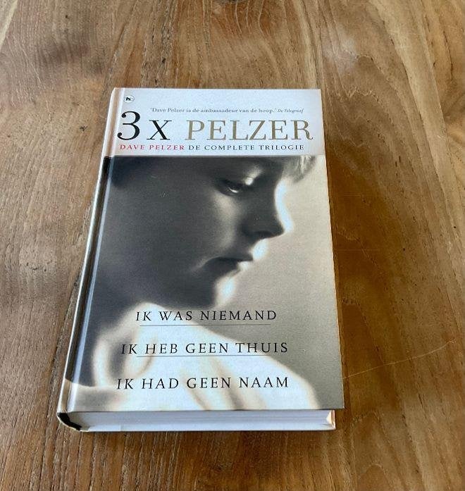 Dave Pelzer trilogie mishandeld kind biografie boek 3 in 1, Ophalen of Verzenden, Nieuw, Sport