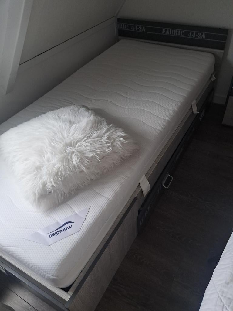 Te koop, bed, kast en nachtkastje voor jongenskamer, Ophalen, Eenpersoons, 90 cm