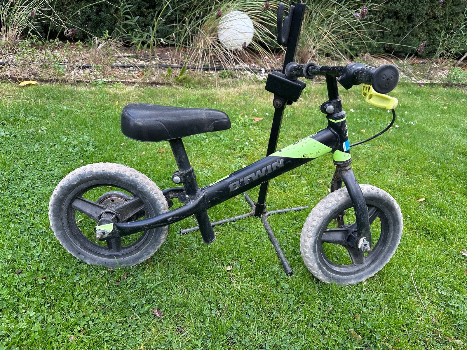 B'Twin Runride 520 loopfiets - Zwart/Groen, Fietsen en Brommers, Ophalen of Verzenden, Gebruikt, Velgrem, Minder dan 16 inch