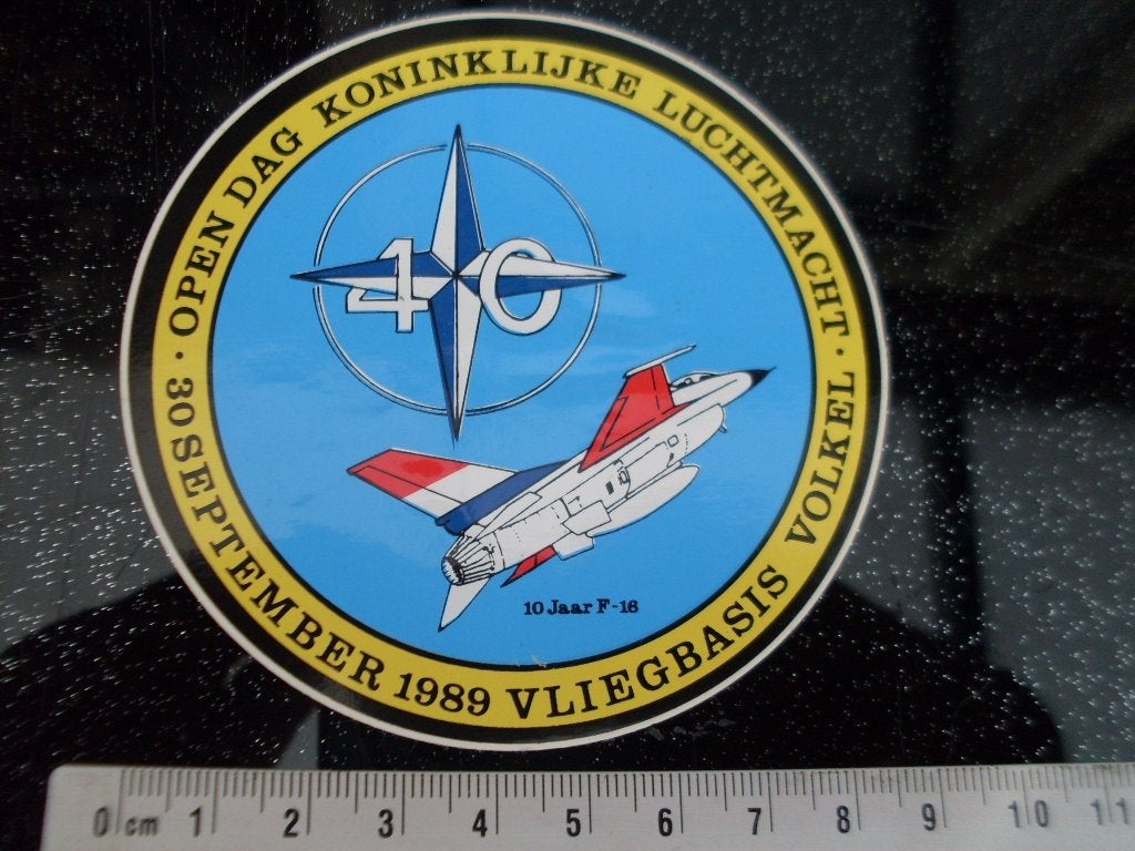 sticker open dag KLu 1989 vliegbasis volkel 10 jaar F16 logo, Verzenden, Zo goed als nieuw, Bedrijf of Vereniging