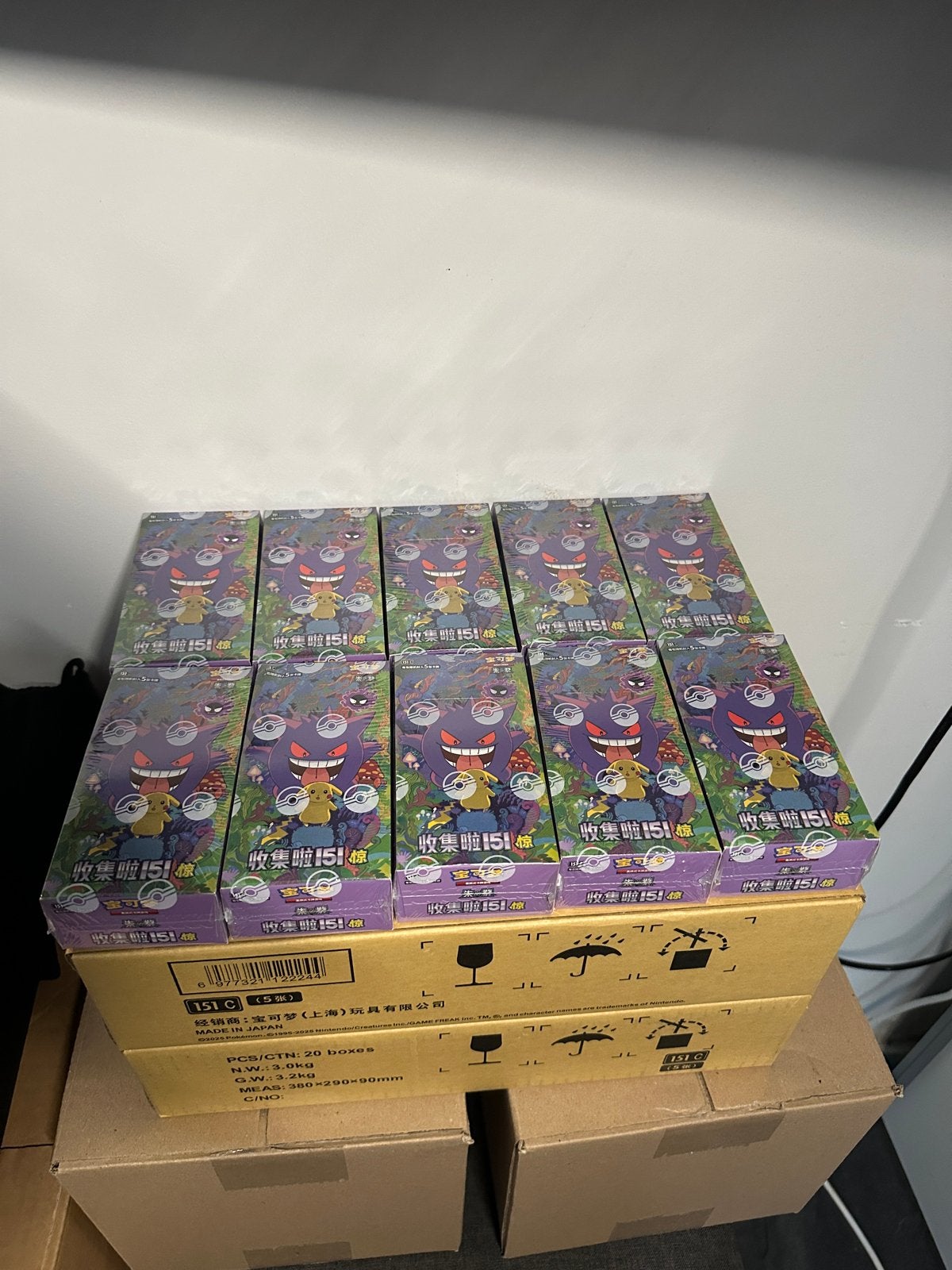 Pokemon 151c booster box, case - Gengar & Pikachu, Hobby en Vrije tijd, Verzamelkaartspellen | Pokémon, Ophalen of Verzenden, Nieuw