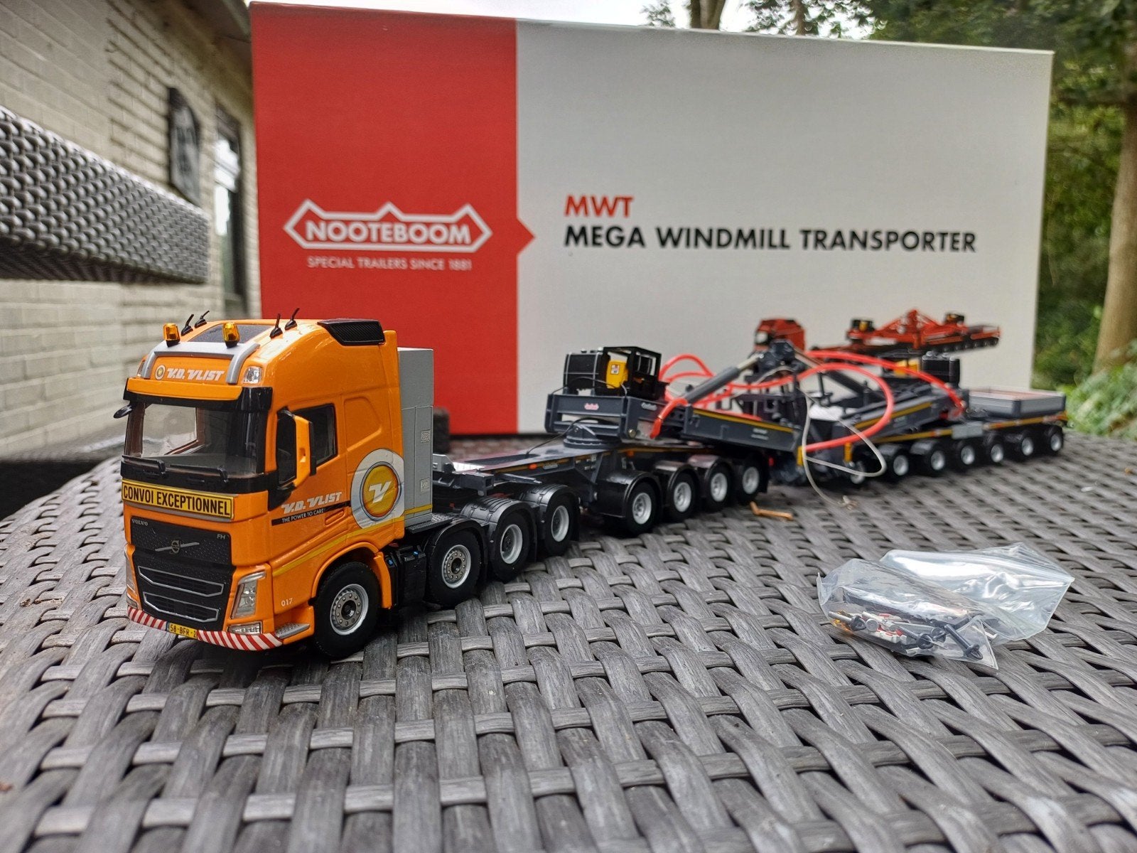 WSI Volvo FH4 8x4 Mega windmill Van der Vlist, Hobby en Vrije tijd, Modelauto's | 1:50, Ophalen of Verzenden, Zo goed als nieuw
