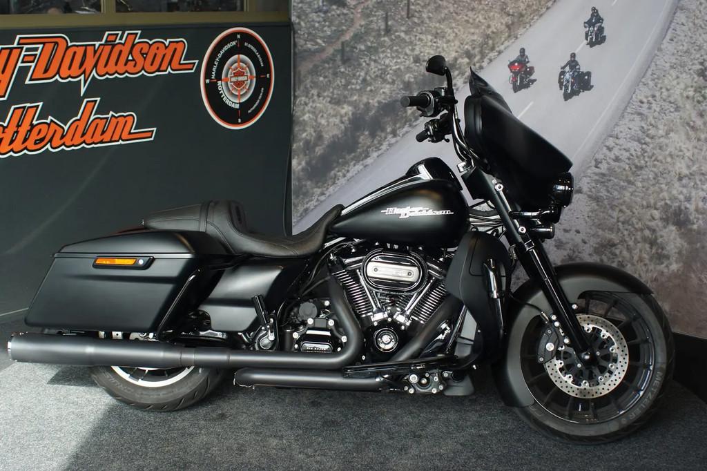 Harley-Davidson FLHXS STREET GLIDE SPECIAL € 24.990,00 - foto 2