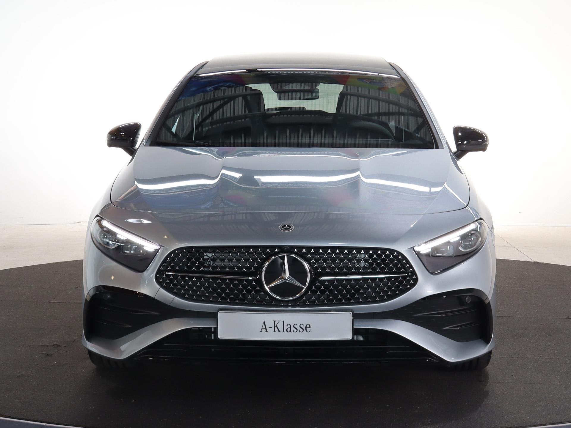Mercedes-Benz A-klasse 180 Business Solution AMG | Panoramas, Auto's, Mercedes-Benz, 136 pk, 4 cilinders, Zwart, Origineel Nederlands