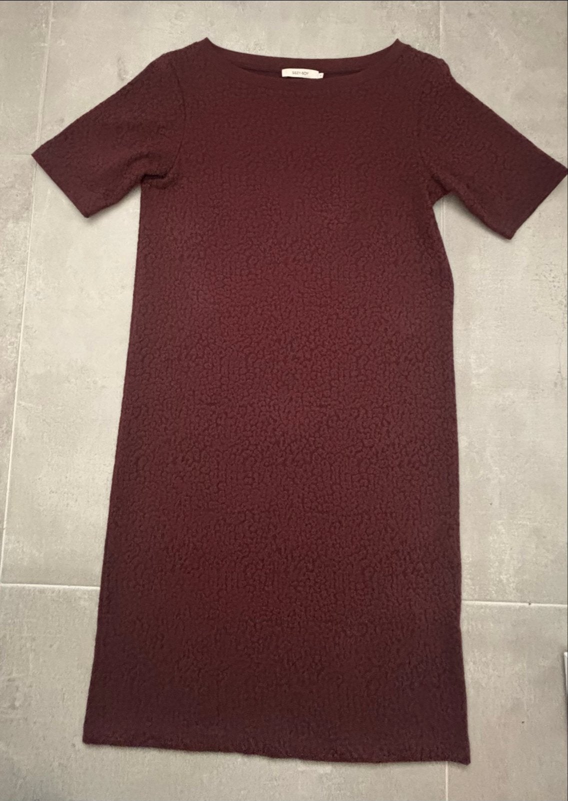 Comfortabele Sissy-Boy jurk bordeauxrood met textuur mt S, Kleding | Dames, Ophalen of Verzenden, Zo goed als nieuw, Knielengte