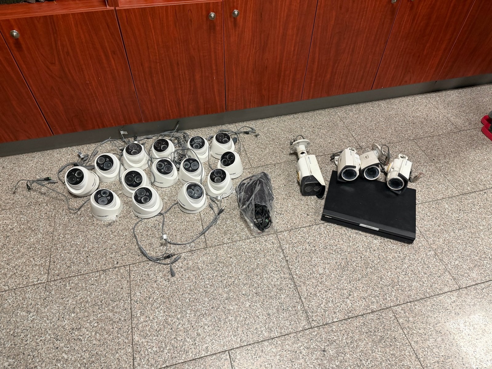 Hikvision camera's - Diverse modellen, werken perfect, Audio, Tv en Foto, Ophalen, Gebruikt, Binnencamera