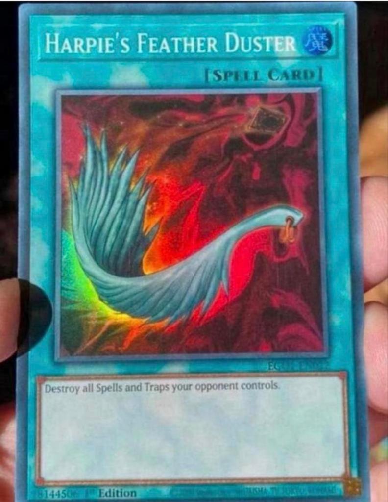 Yu-Gi-Oh! Harpie’s Feather Duster EG01 1st Edition !, Ophalen of Verzenden, Zo goed als nieuw, Losse kaart, Foil
