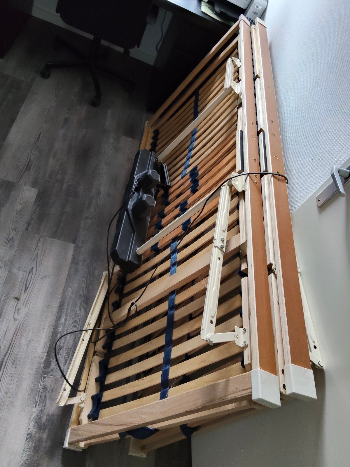 GRATIS - 2 Elektrische lattenbodems 90x200, Ophalen, Gebruikt, 90 cm, Eenpersoons
