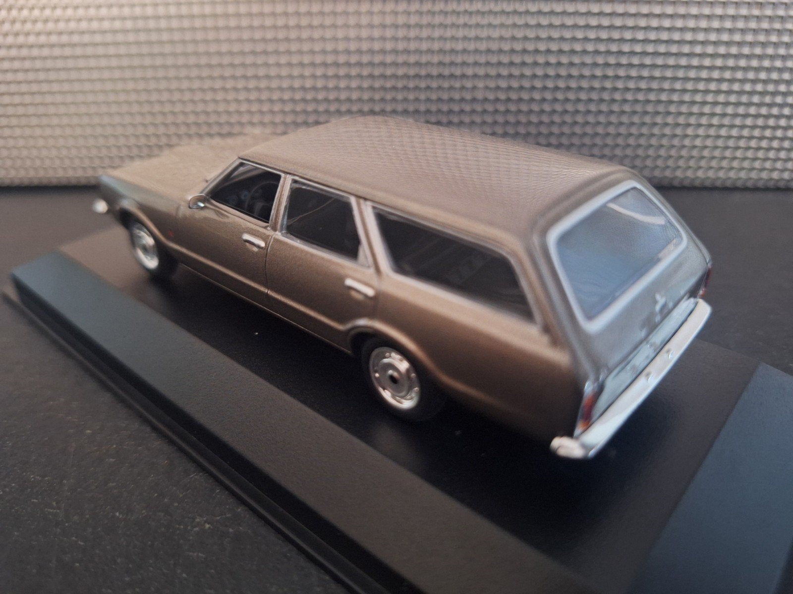 Ford Taunus Turnier 1970 Schaal 1:43, Overige merken, Nieuw, Ophalen of Verzenden, Maxichamps
