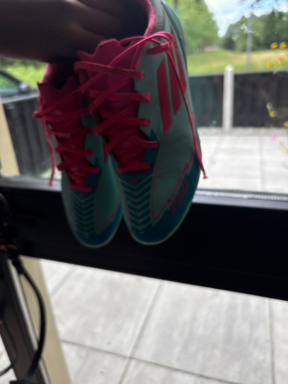 Adidas F50 Messi voetbalschoenen - Lichtblauw/Roze, Sport en Fitness, Voetbal, Ophalen of Verzenden, Gebruikt, Schoenen