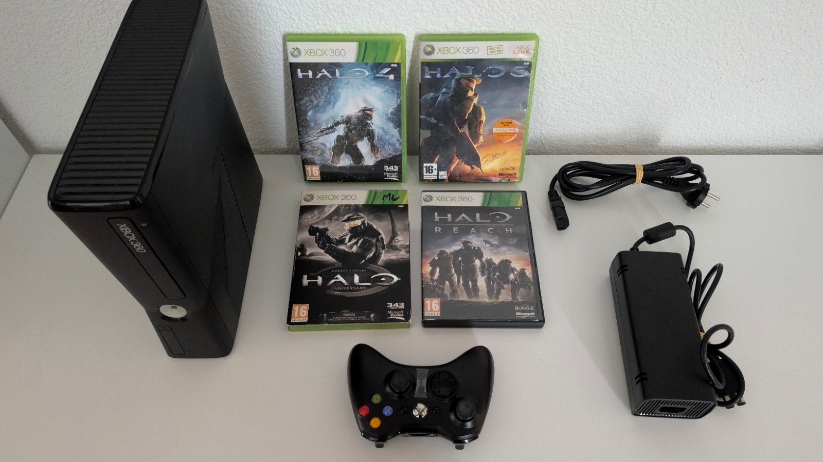 Xbox 360 (250GB HDD) / controller / 4 Halo games., Spelcomputers en Games, Ophalen of Verzenden, Zo goed als nieuw, Met 1 controller