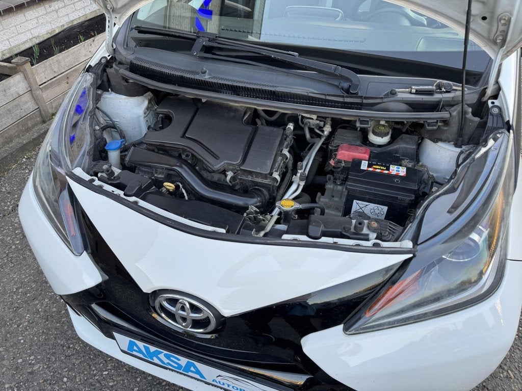 Toyota Aygo 1.0 VVT-i x-play Camera Airco Bluetooth, Auto's, Toyota, Euro 5, Gebruikt, LED verlichting, 4 stoelen