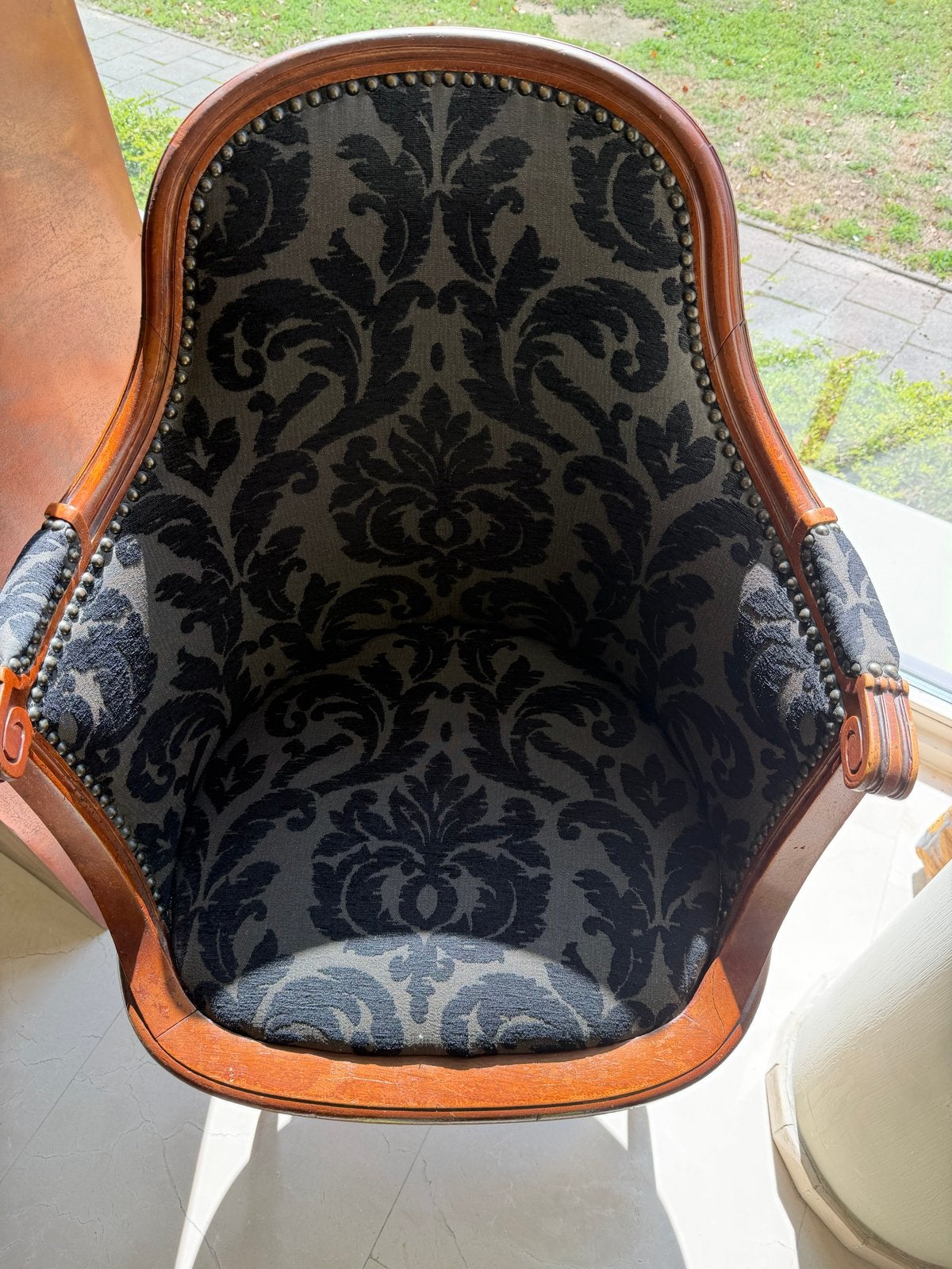 Elegante fauteuil met barokprint en houten frame, Ophalen
