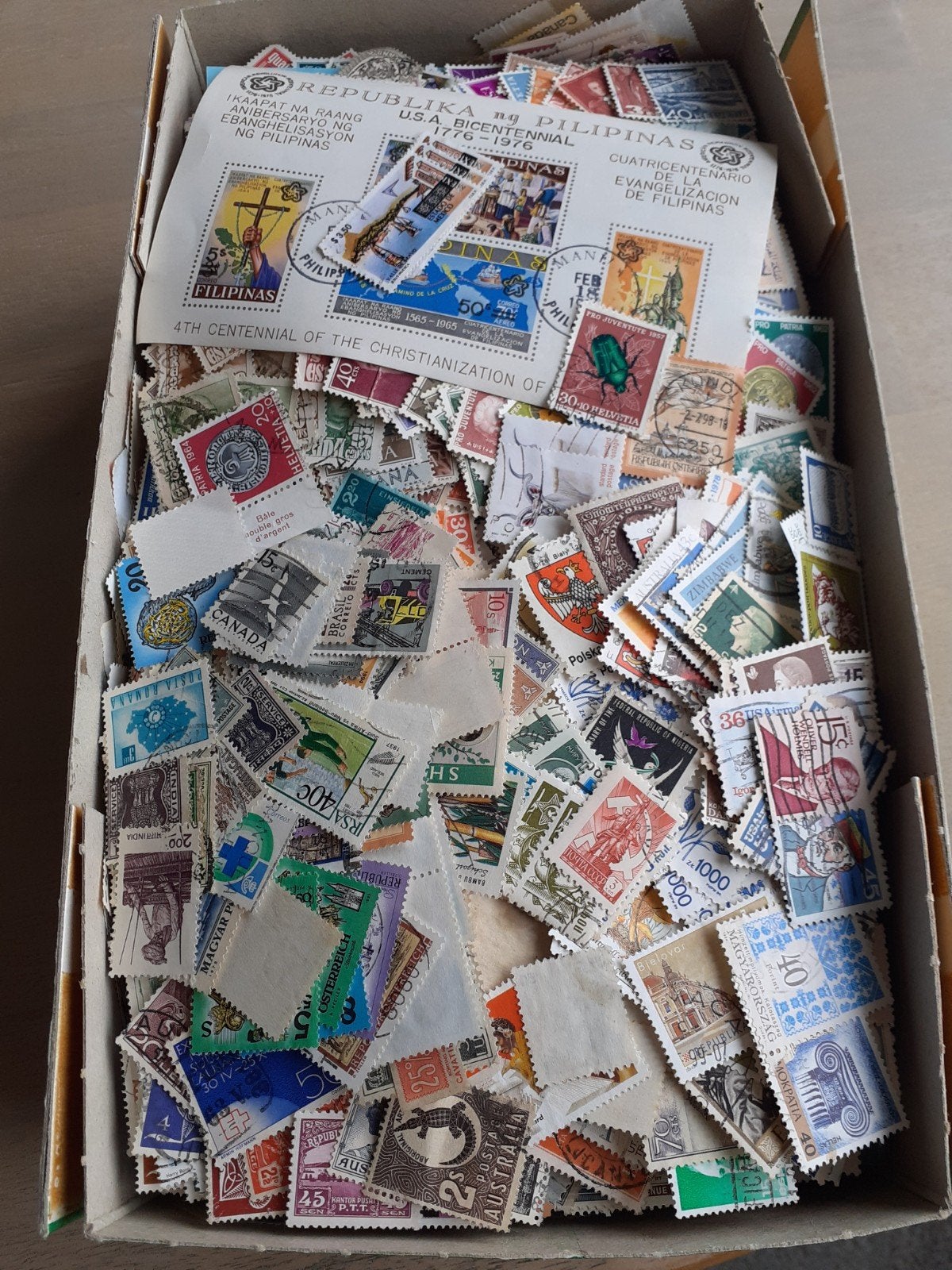 schoenendoos vol afgeweekte postzegels wereld, Ophalen of Verzenden, Nederland en Buitenland