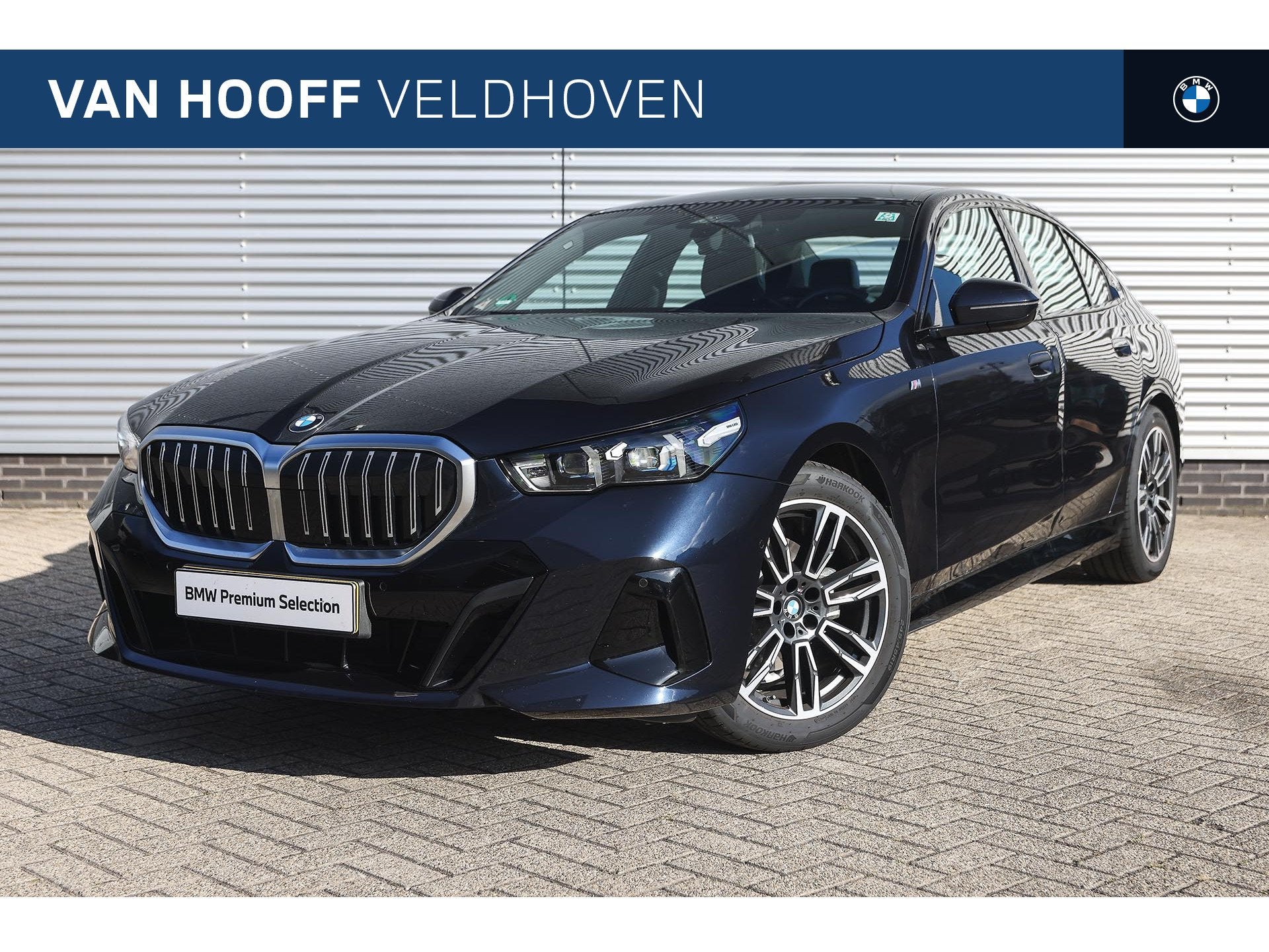 BMW 5 Serie 520i M Sport Automaat / Panoramadak / Adaptieve, Achterwielaandrijving, Gebruikt, Zwart, Origineel Nederlands