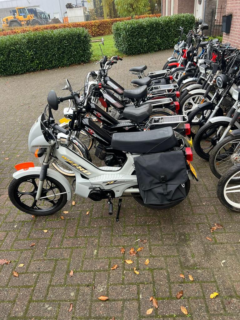 Gevraagd tomos projecten en opknappers en meer, Fietsen en Brommers, Brommers | Tomos, Ophalen, Zo goed als nieuw