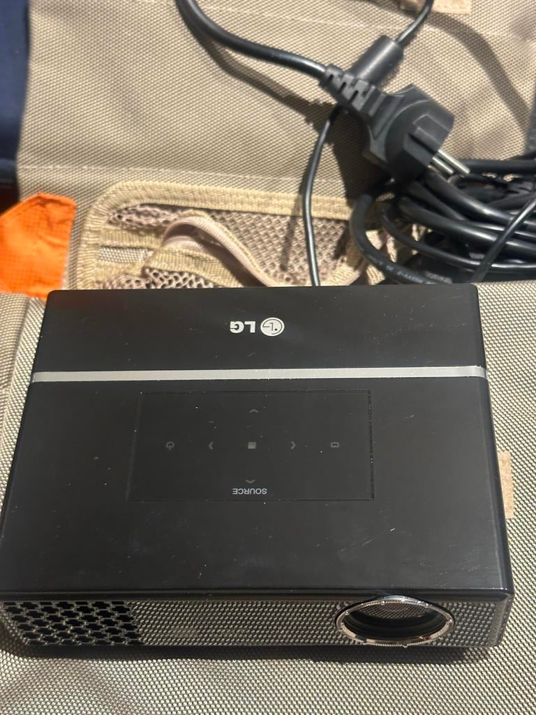 LG Ultra Mobile Projector HS102G, Ophalen of Verzenden, Zo goed als nieuw, LED, Overige resoluties