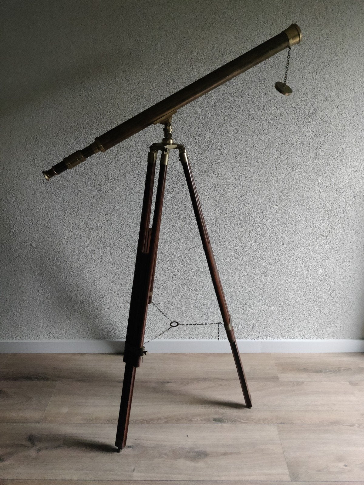 Antieke messing telescoop met houten statief, Audio, Tv en Foto, Optische apparatuur | Telescopen, Gebruikt, Lenzentelescoop (refractor)