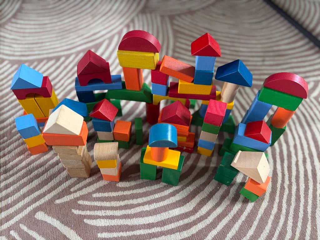 Diverse houten bouwblokken 95 stuks, Ophalen of Verzenden, Gebruikt