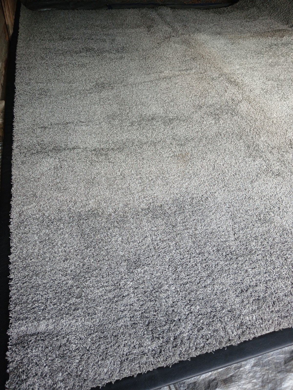 Vloerkleed/ Tapijt 400 x 480. Met leren bies.