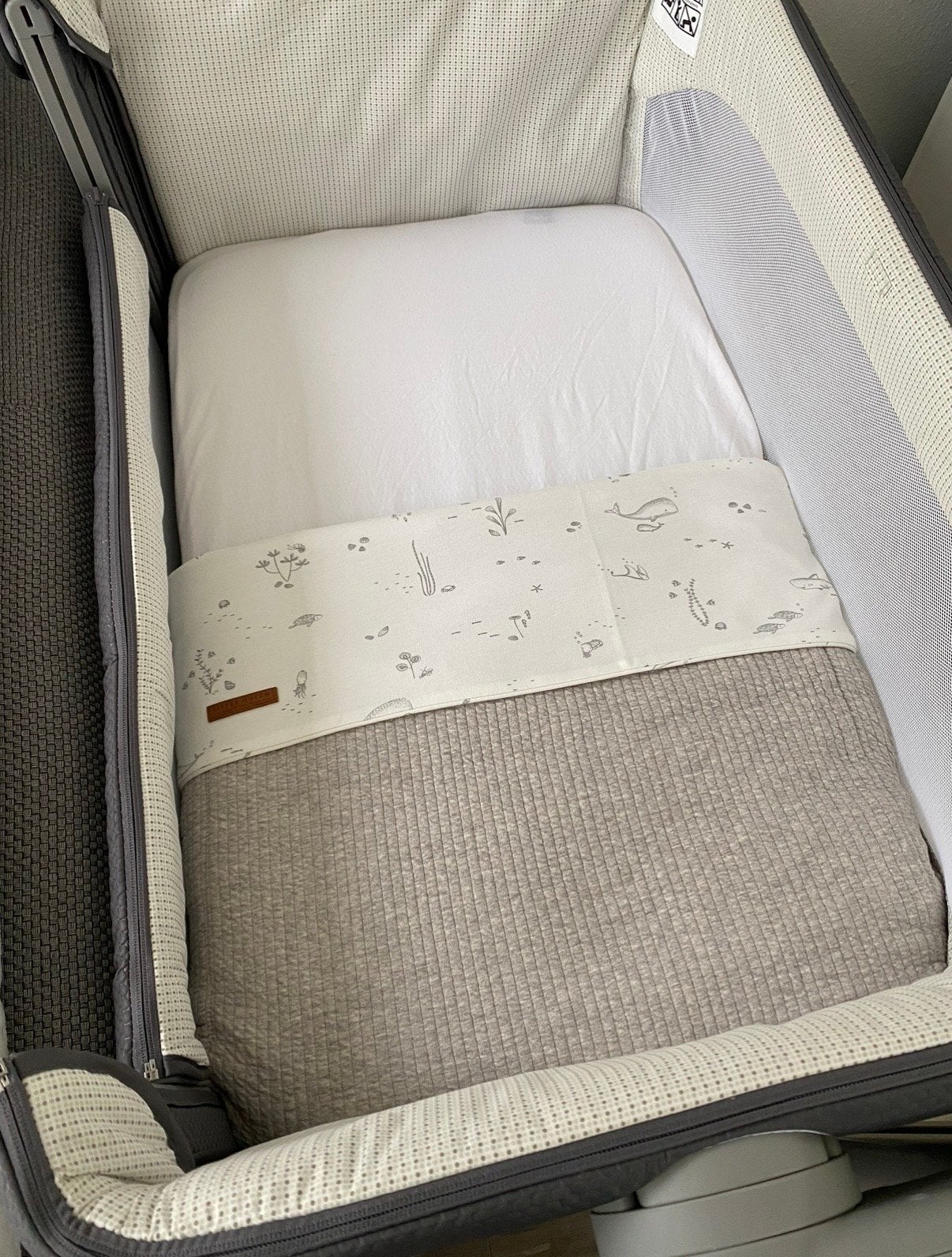 Chicco Next2Me Magic Co-sleeper met matras en beddengoed, Kinderen en Baby's, Babywiegjes en Ledikanten, Ophalen, Zo goed als nieuw
