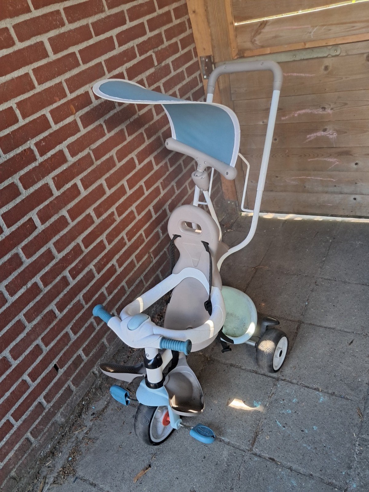 Smoby driewieler met duwstang en zonnekap, Ophalen, Zo goed als nieuw, Duwvoertuig