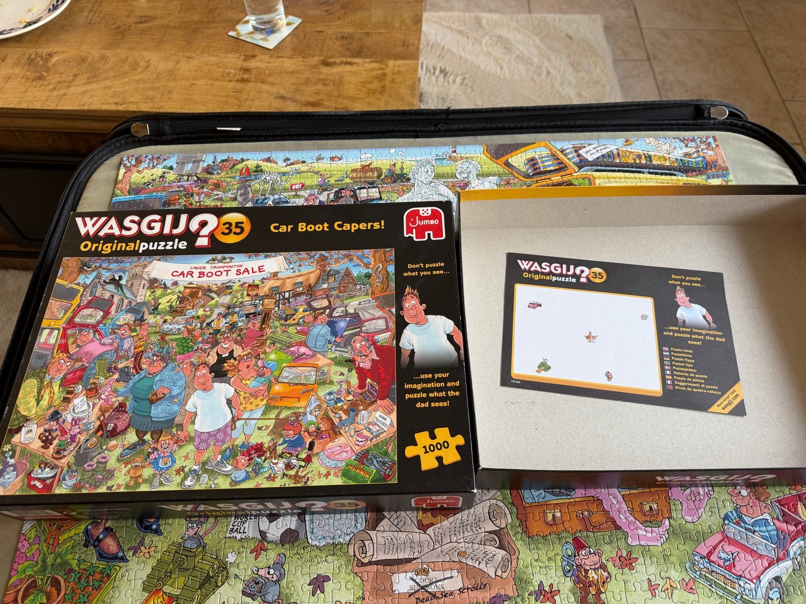 Wasgij Original 35: Car Boot Capers! 1000 stukjes, Hobby en Vrije tijd, Ophalen of Verzenden, 500 t/m 1500 stukjes, Zo goed als nieuw