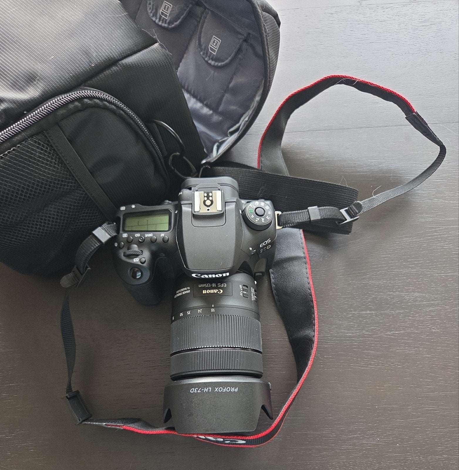 Canon eos 90d inc lens efs 18-135mm en tas, Canon, Ophalen of Verzenden, Zo goed als nieuw, X