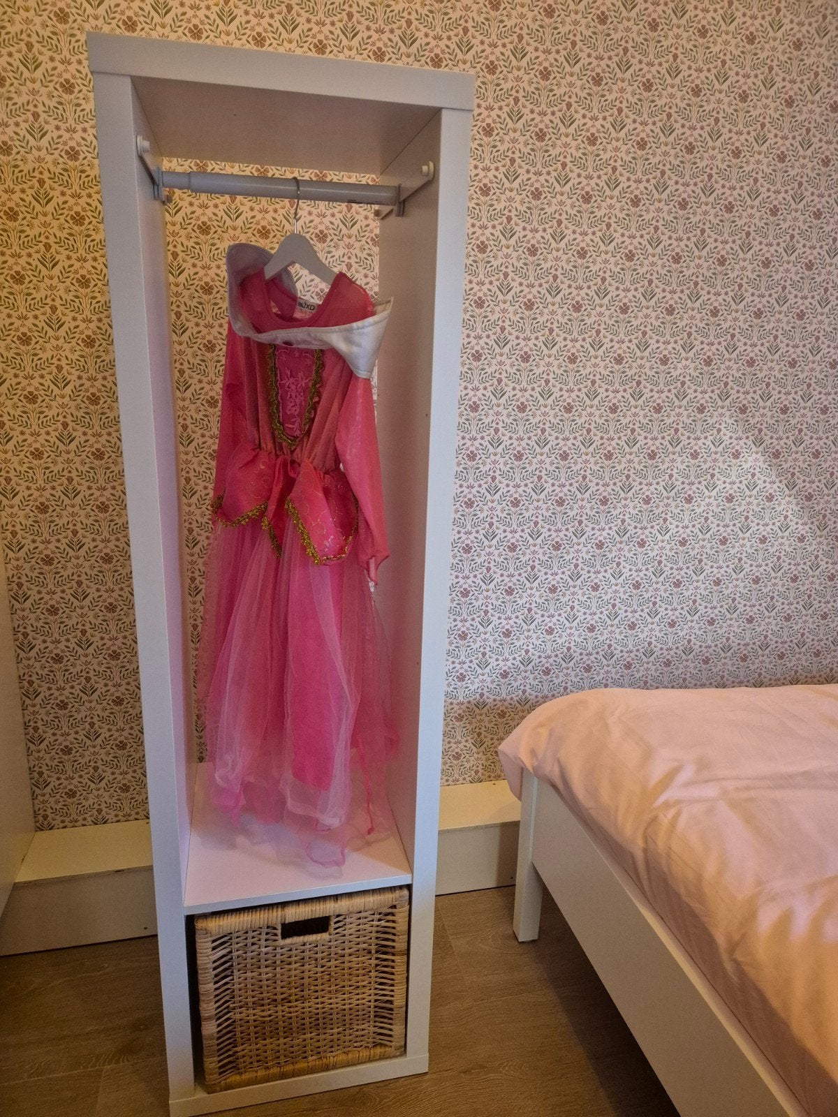 IKEA Kallax verkleedkast met mand en hangers, Ophalen, Minder dan 50 cm, 100 tot 150 cm, Zo goed als nieuw