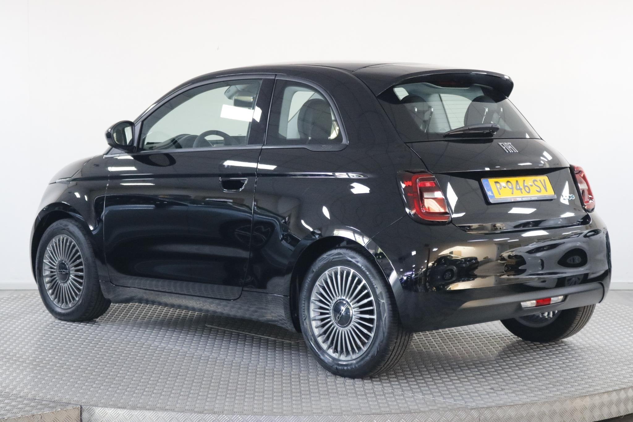 Fiat 500 Icon 42 kWh Climate | Cruise | Carplay | Bluetooth, Auto's, Stof, 4 stoelen, Zwart, Origineel Nederlands
