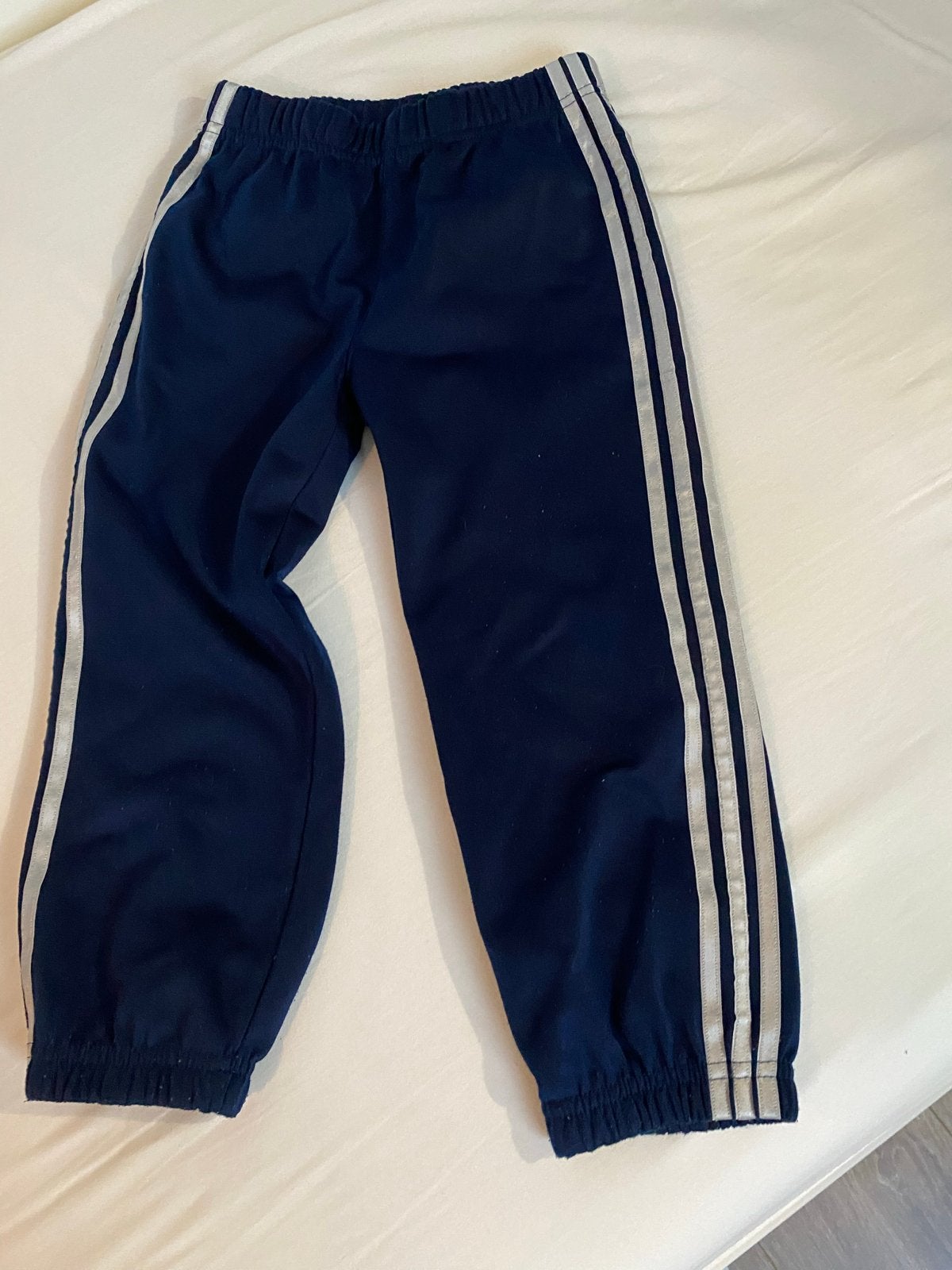 Adidas trainingspak 98 - Donkerblauw, Kinderen en Baby's, Ophalen of Verzenden, Gebruikt, Jongen of Meisje