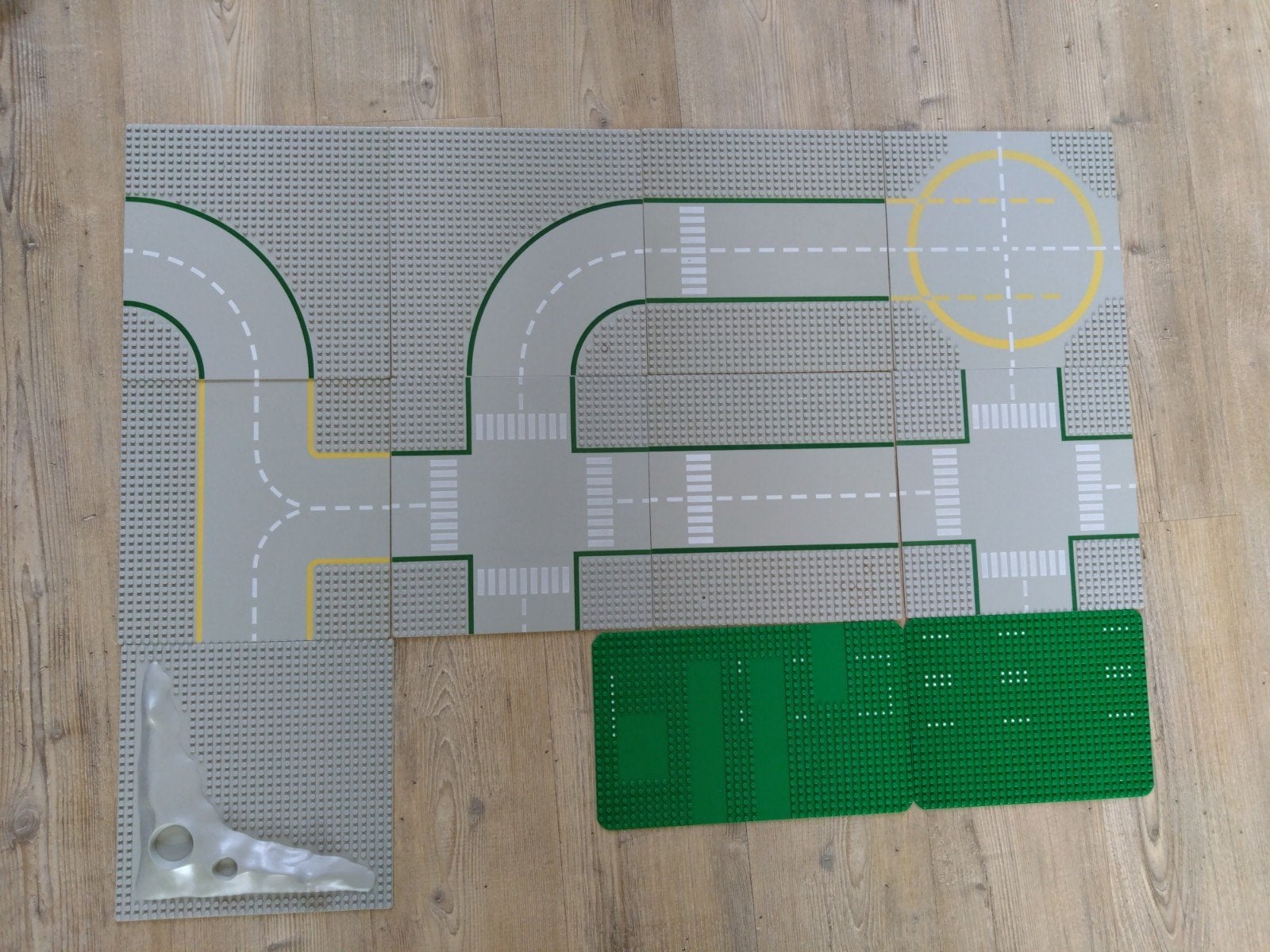Lego grondplaten met wegen en groen, Kinderen en Baby's, Speelgoed | Duplo en Lego, Ophalen of Verzenden, Gebruikt, Grondplaat
