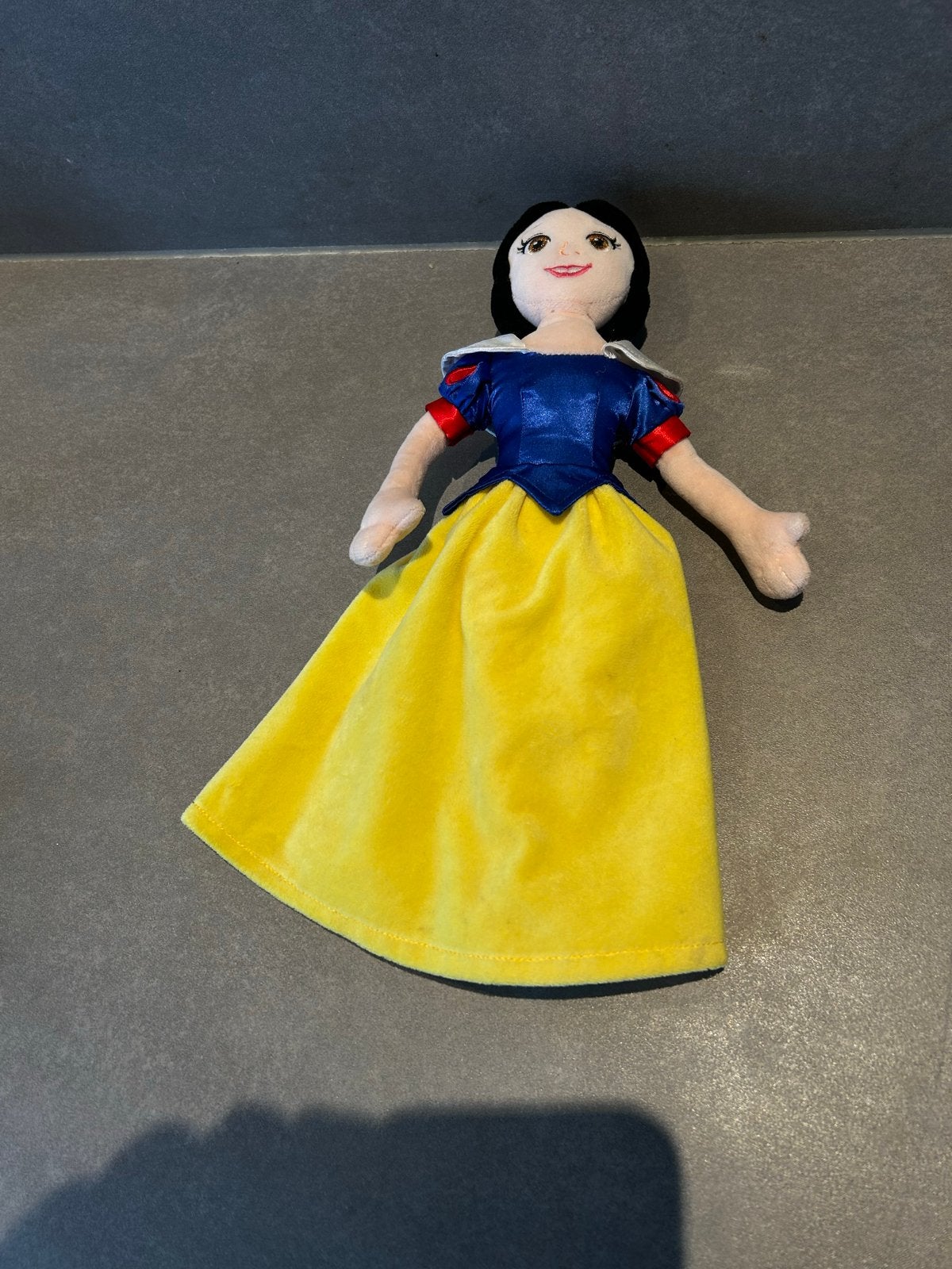 Sneeuwwitje knuffelpop - Disney prinses, Ophalen of Verzenden, Zo goed als nieuw, Overige typen