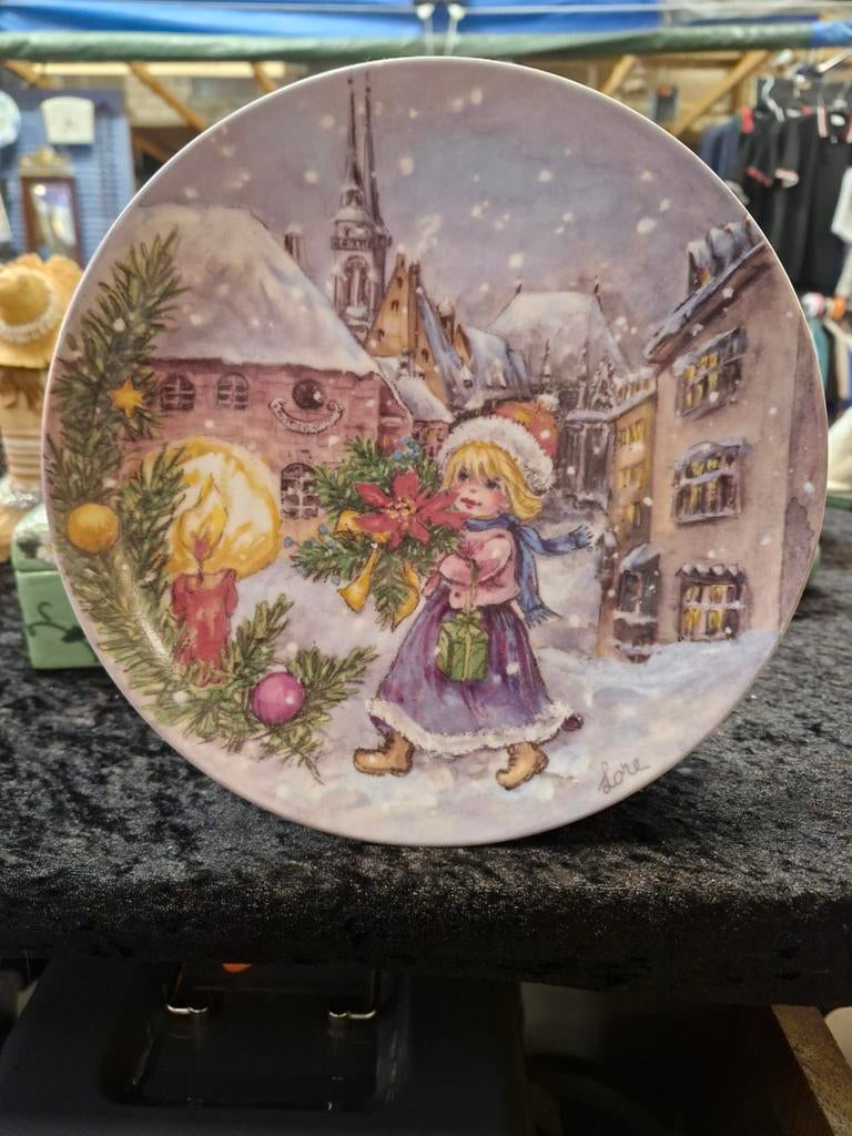 Goebel Kerstbord 1982 - A Gift of Joy - Eerste Editie, Ophalen of Verzenden