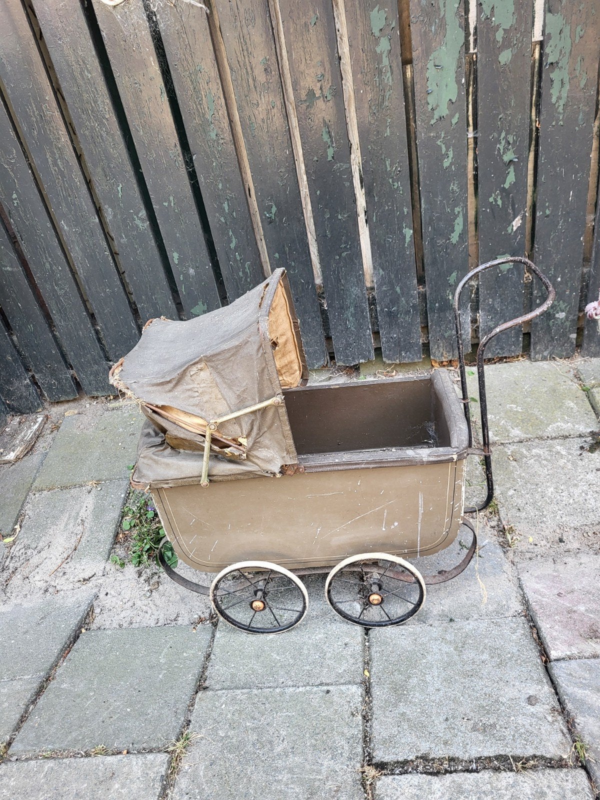 Oude kinderwagen - Kapje beschadigd, Antiek en Kunst, Curiosa en Brocante, Ophalen of Verzenden