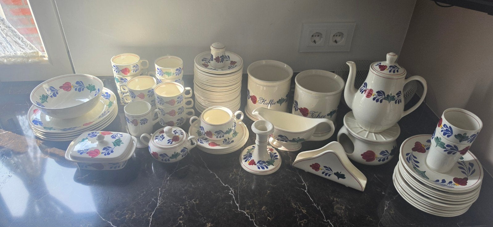 Groot Boerenbont servies, compleet en in goede staat, Huis en Inrichting, Keuken | Servies, Ophalen, Landelijk/Boerenbont, Zo goed als nieuw
