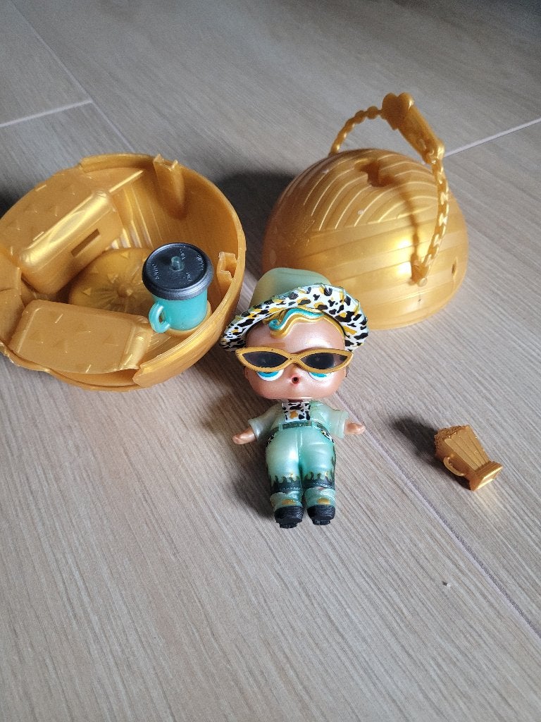L.O.L. Goud. pop met accessoires, Ophalen of Verzenden, Zo goed als nieuw, Meisje