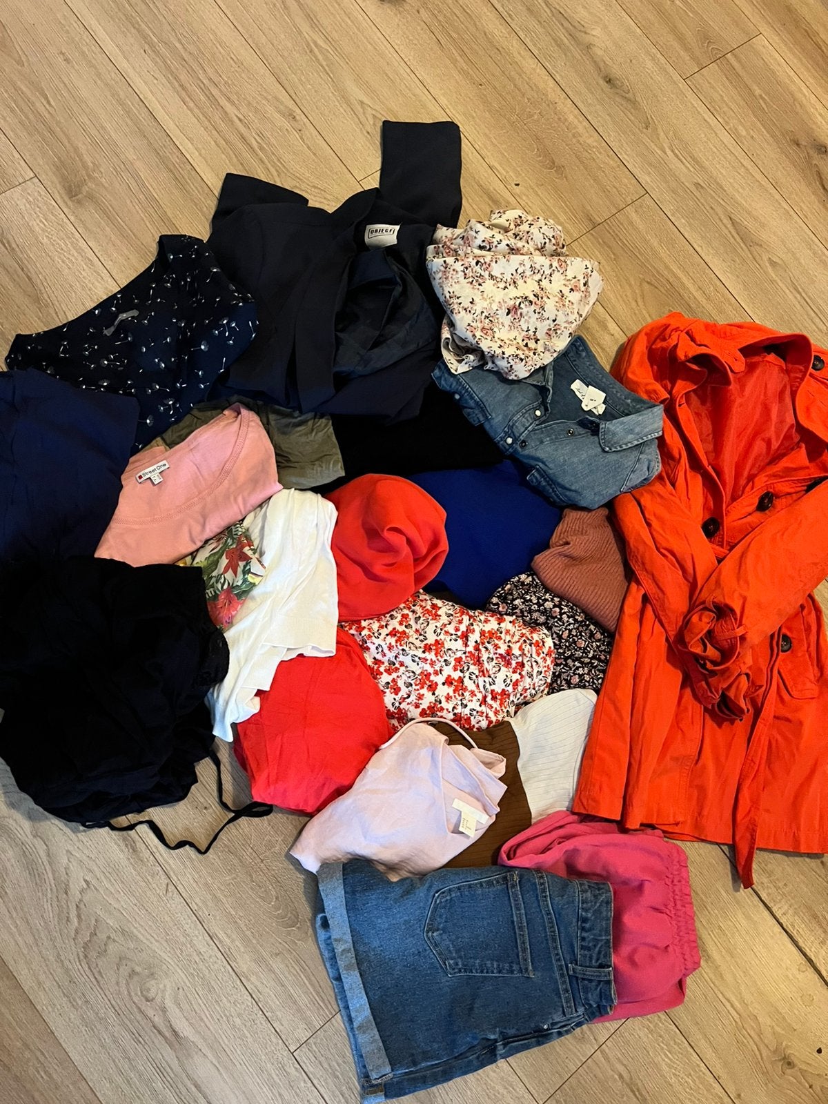 24 stuks kleding - allerlei, Ophalen, Zo goed als nieuw, Maat 38/40 (M)