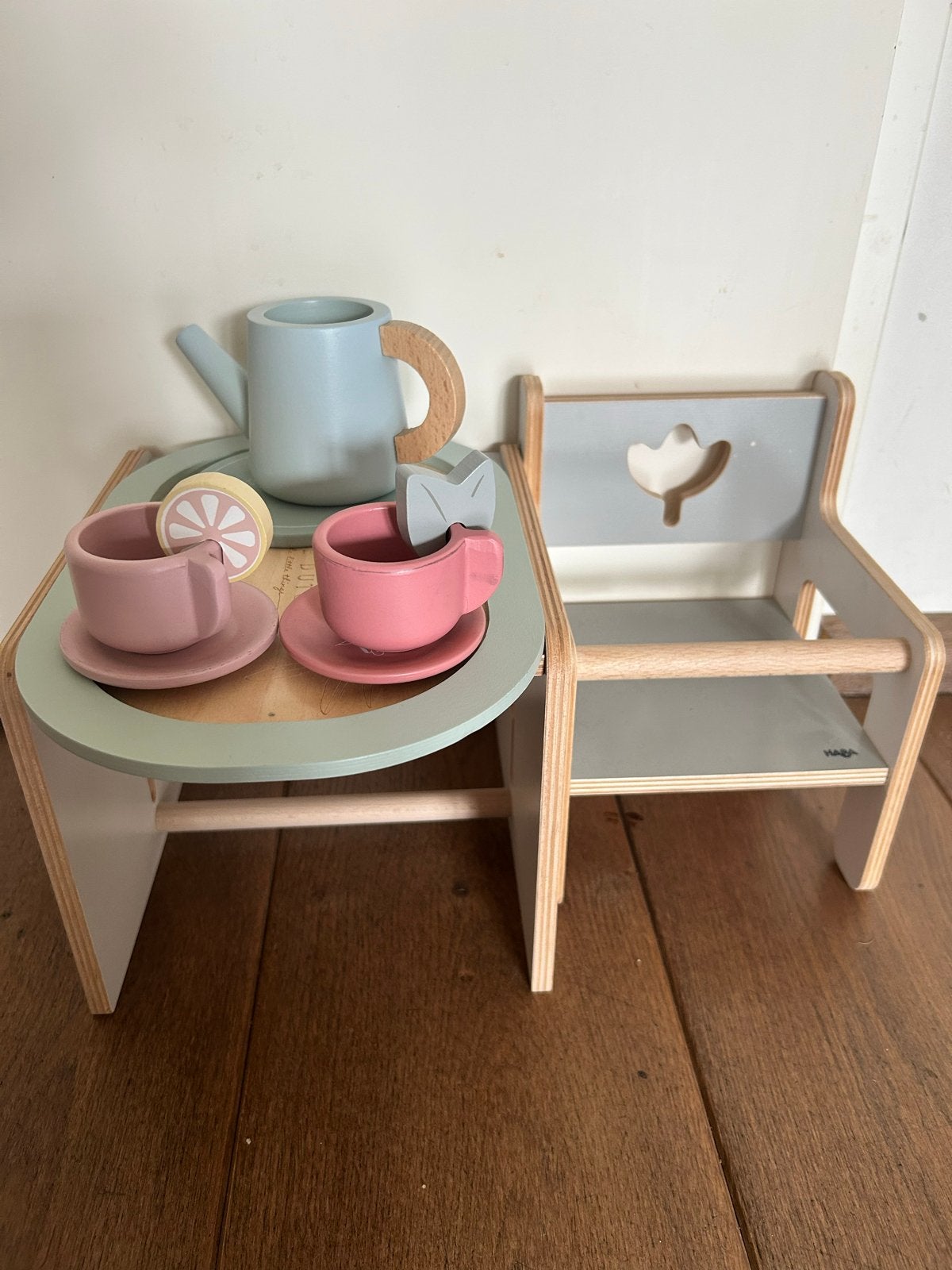 Houten theeservies van en kinderstoeltje/tafeltje, Kinderen en Baby's, Ophalen, Zo goed als nieuw, Meubelstuk of Keukentje